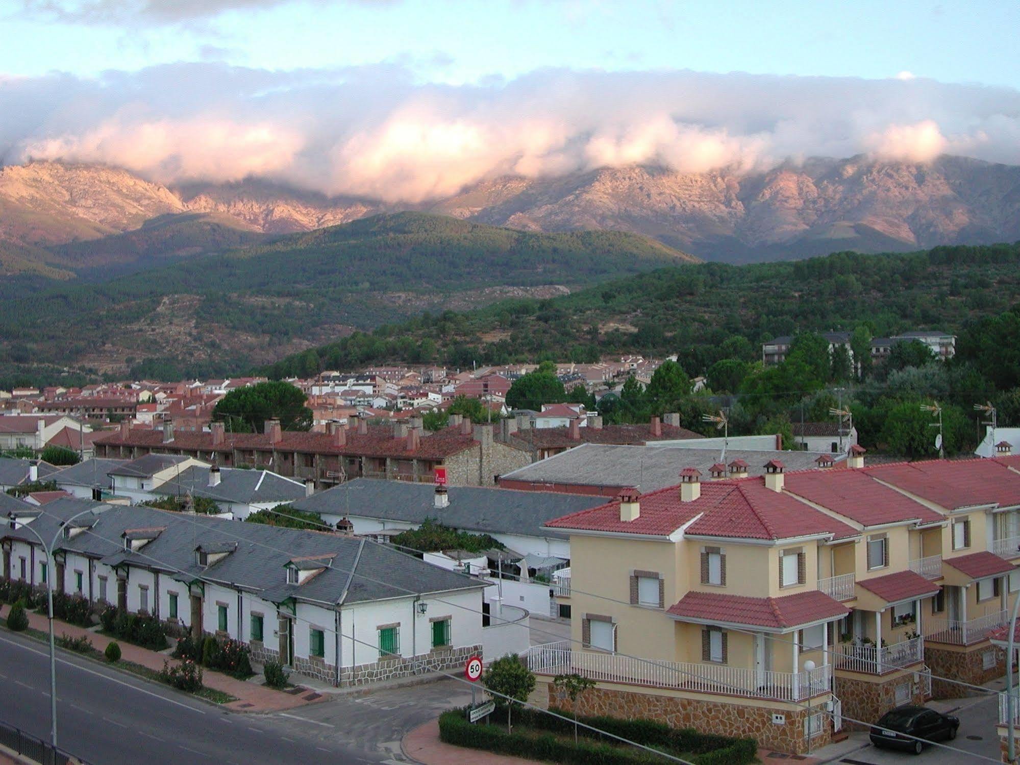 Hostal Avenida Arenas de San Pedro Zewnętrze zdjęcie
