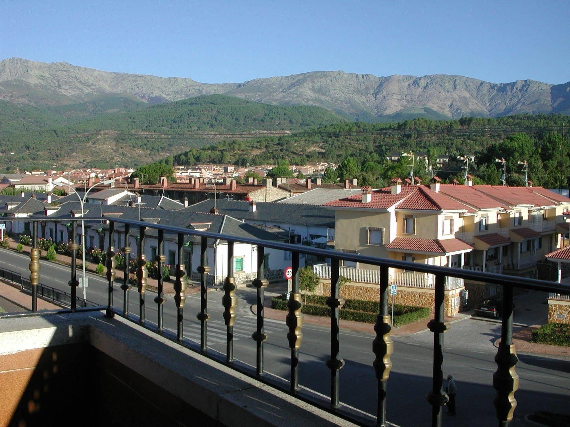 Hostal Avenida Arenas de San Pedro Zewnętrze zdjęcie