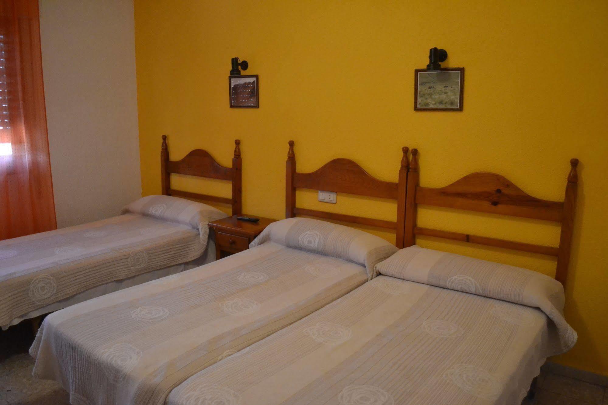 Hostal Avenida Arenas de San Pedro Zewnętrze zdjęcie