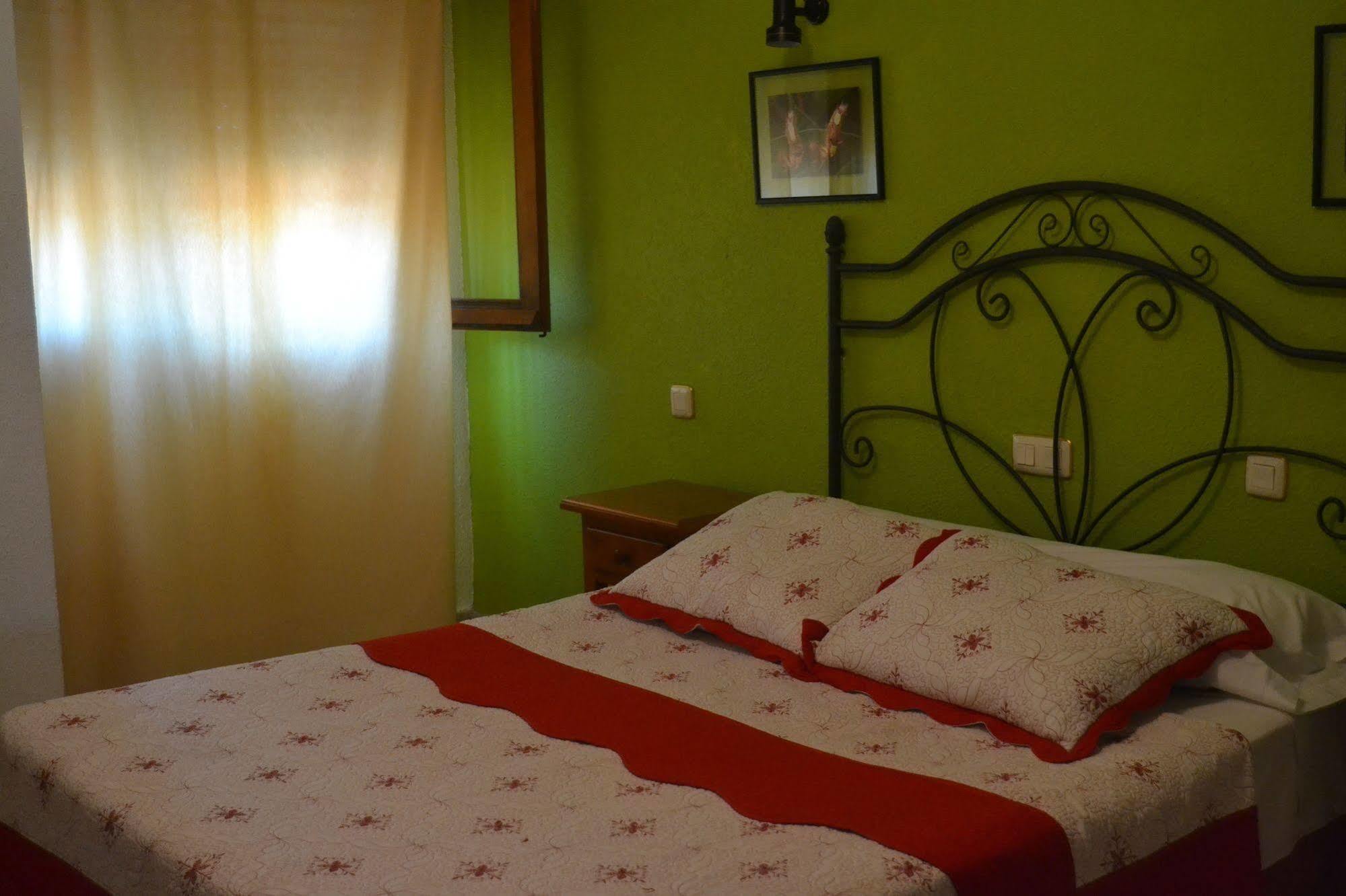 Hostal Avenida Arenas de San Pedro Zewnętrze zdjęcie